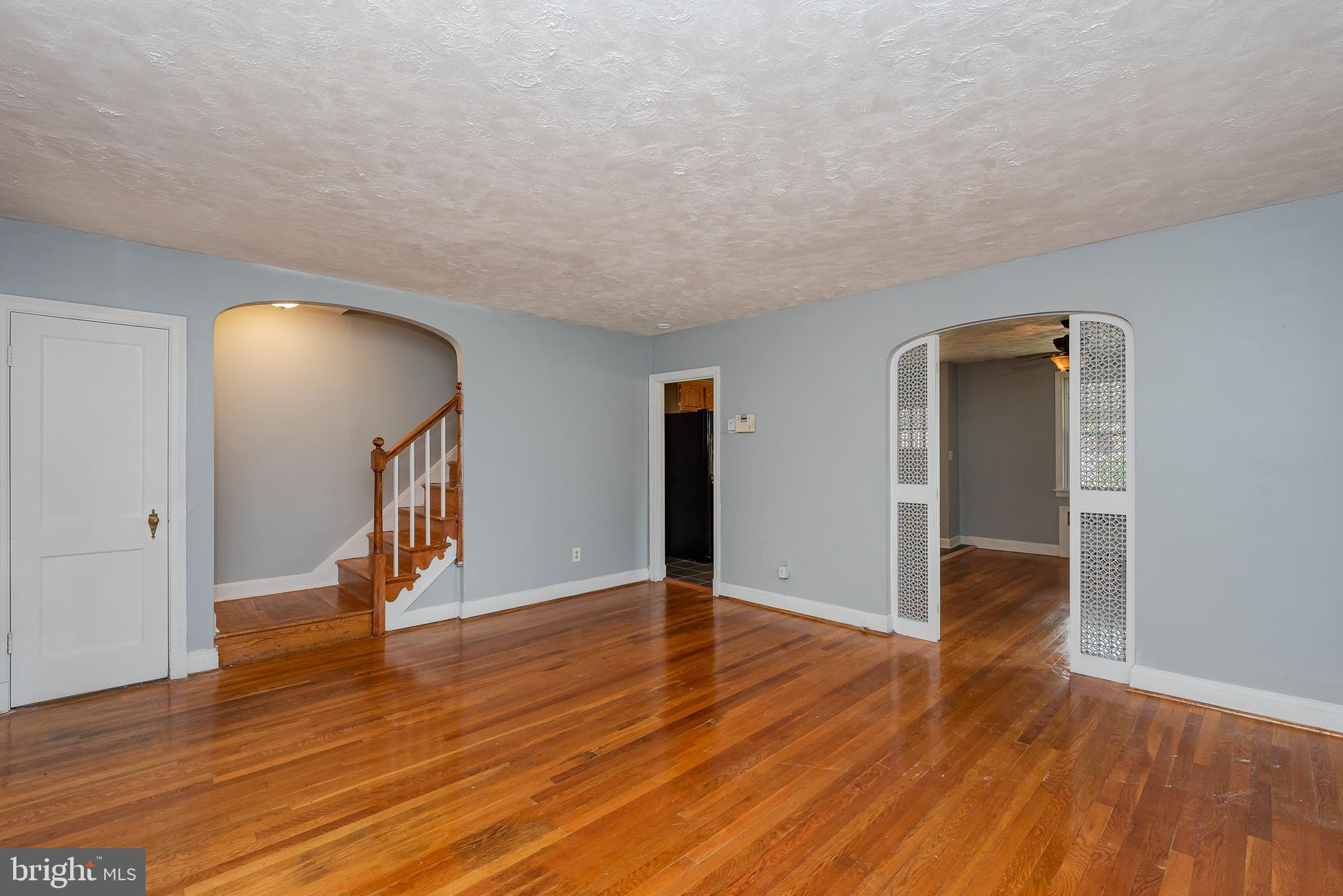 3816 Monterey Road Baltimore, MD 21218 - Photo 6 of 31 Living Room