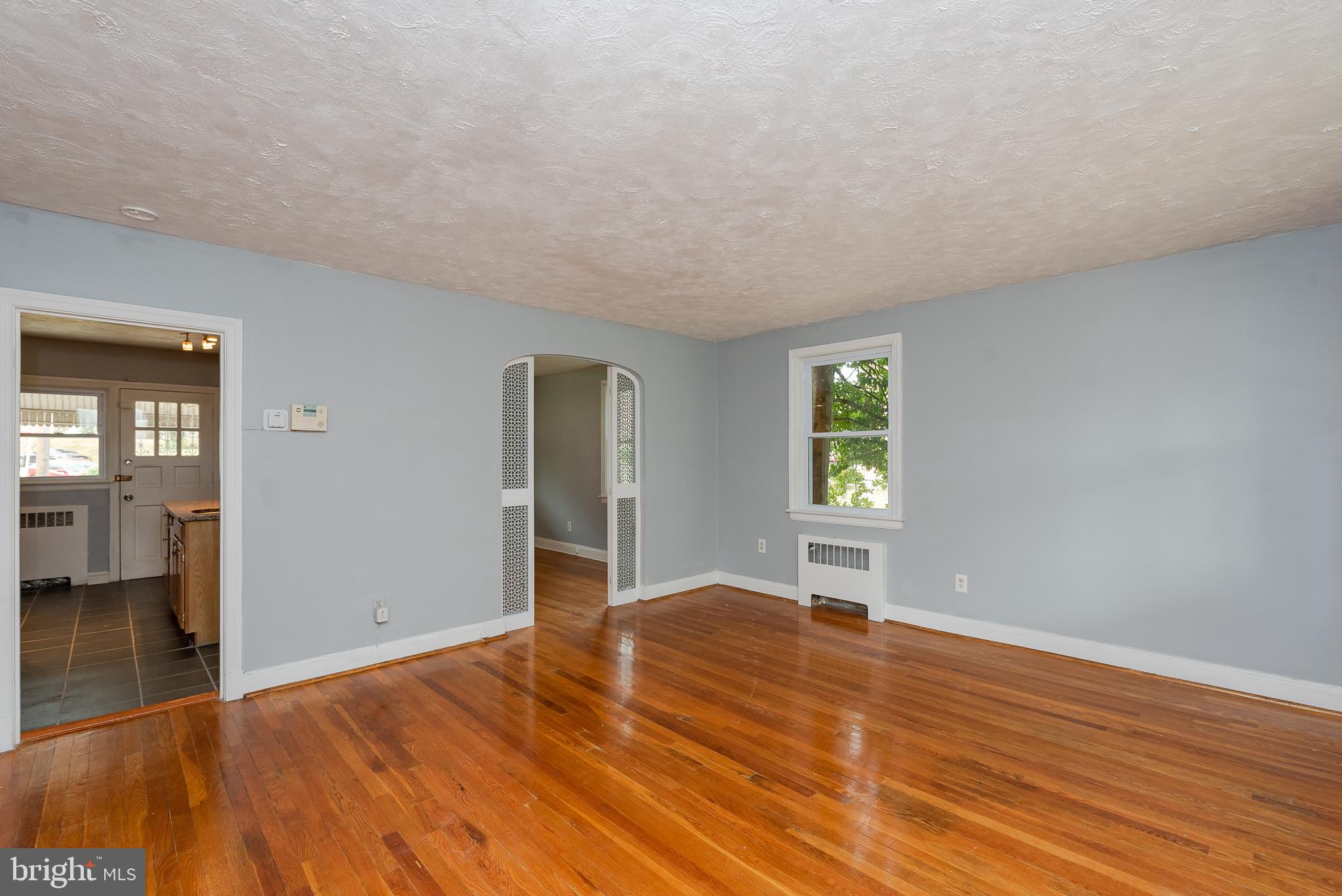 3816 Monterey Road Baltimore, MD 21218 - Photo 8 of 31 Living Room