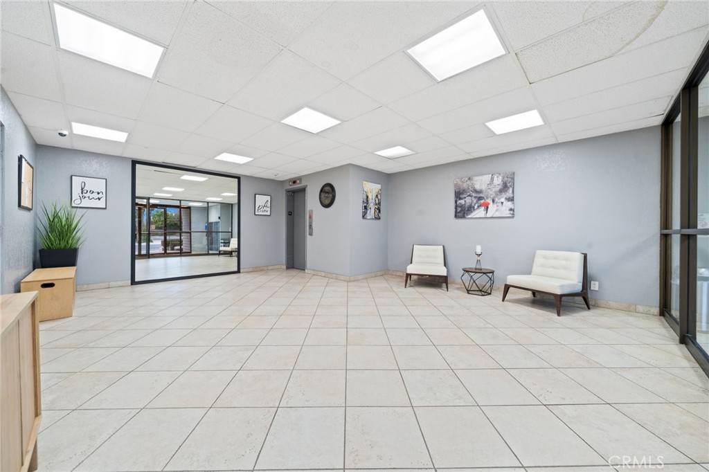 12400 Montecito Road, Unit 412 Seal Beach, CA 90740 - Photo 23 of 33 Front lobby