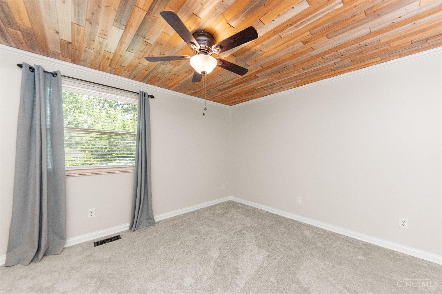 619 Regent Road Cincinnati, OH 45245 - Photo 10 of 22 Gallery Image 10