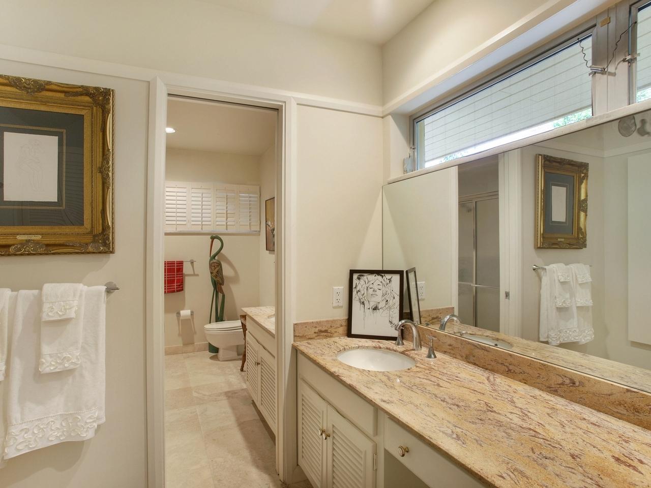19 Bay Harbor Road Jupiter, FL 33469 - Photo 16 of 26 Guest Bath