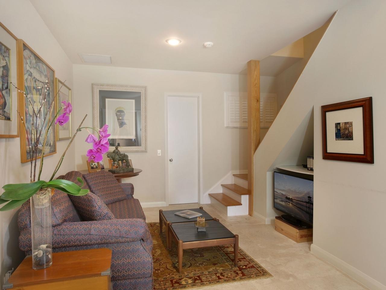 19 Bay Harbor Road Jupiter, FL 33469 - Photo 17 of 26 Sitting Area