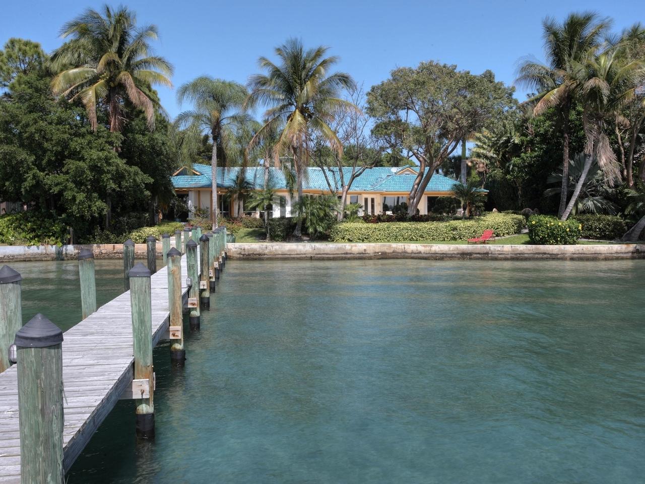 19 Bay Harbor Road Jupiter, FL 33469 - Photo 24 of 26 Exterior Back View