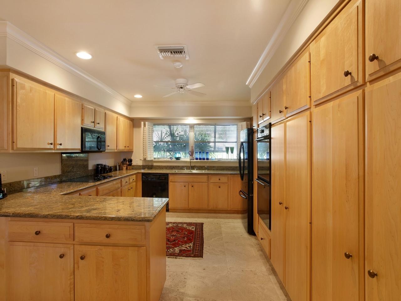 19 Bay Harbor Road Jupiter, FL 33469 - Photo 10 of 26 Kitchen view 2