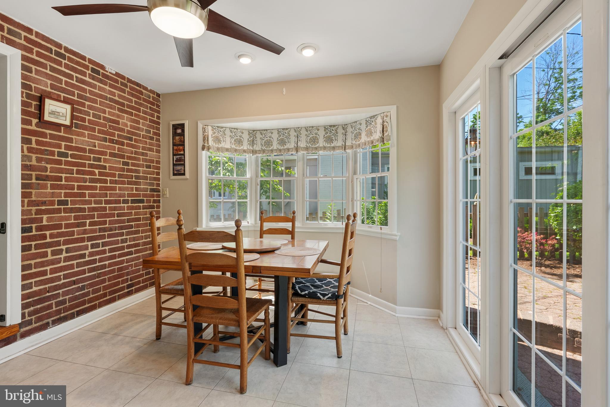 818 Kingston Road Baltimore, MD 21212 - Photo 14 of 37 Breakfast Room with brick wall