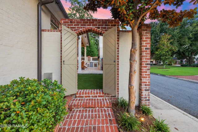 $1,388,000 | 301 Opus One Drive, Broussard, LA 70518