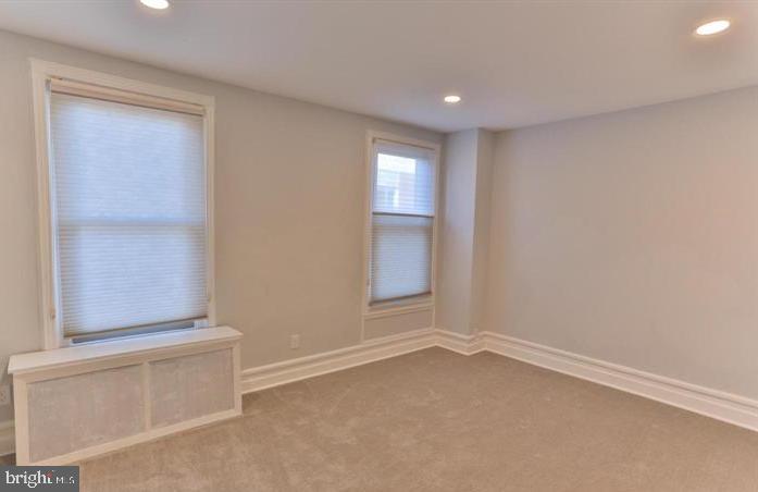 855 North 24th Street Philadelphia, PA 19130 - Photo 20 of 35 an empty room with windows