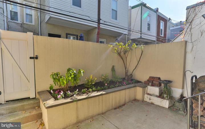 855 North 24th Street Philadelphia, PA 19130 - Photo 31 of 35 a view of a house with a street