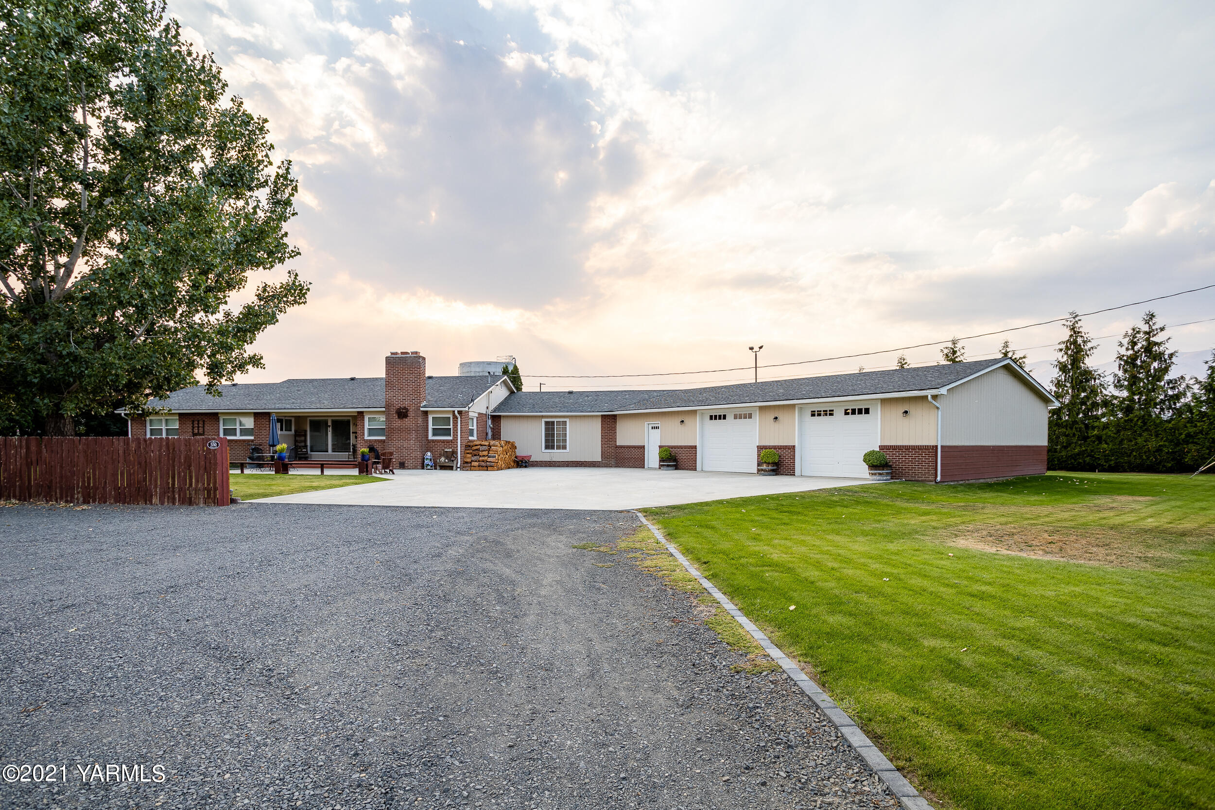 550 McPhee Road Naches, WA 98937 - Photo 3 of 28 a view of a house with backyard and garden