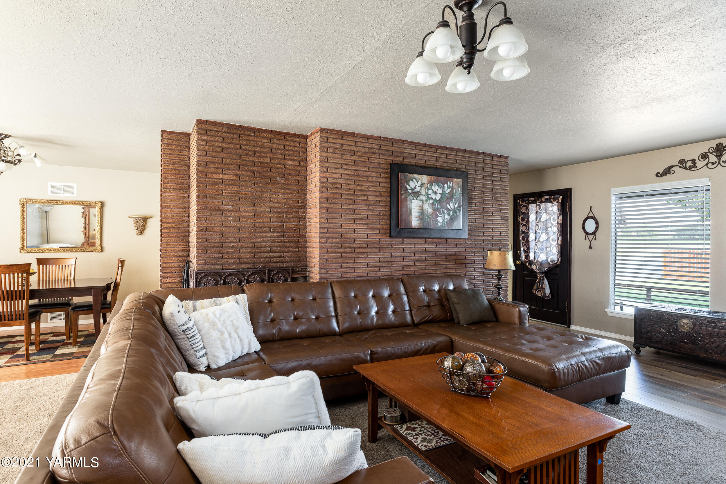 550 McPhee Road Naches, WA 98937 - Photo 5 of 28 a living room with furniture and wooden floor