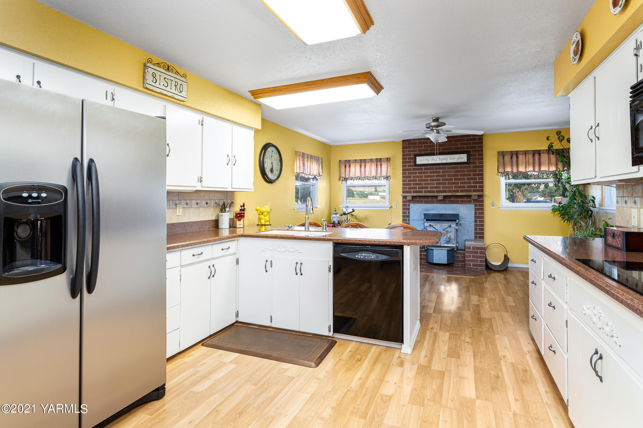 550 McPhee Road Naches, WA 98937 - Photo 10 of 28 a kitchen with stainless steel appliances granite countertop a sink and cabinets
