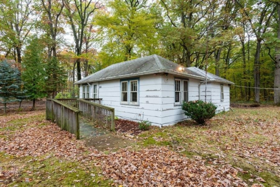11329 Maudlin Road New Buffalo, MI 49117 - Photo 3 of 18 01_11329MAUDLINRD_57_FrontView_LowRes