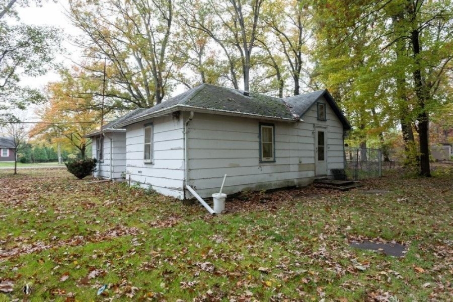 11329 Maudlin Road New Buffalo, MI 49117 - Photo 4 of 18 REAR EXTERIOR