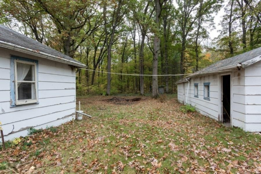 11329 Maudlin Road New Buffalo, MI 49117 - Photo 5 of 18 SIDE OF GARAGE
