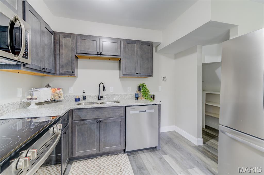 1013 Pine Street St. Charles, MO 63301 - Photo 7 of 18