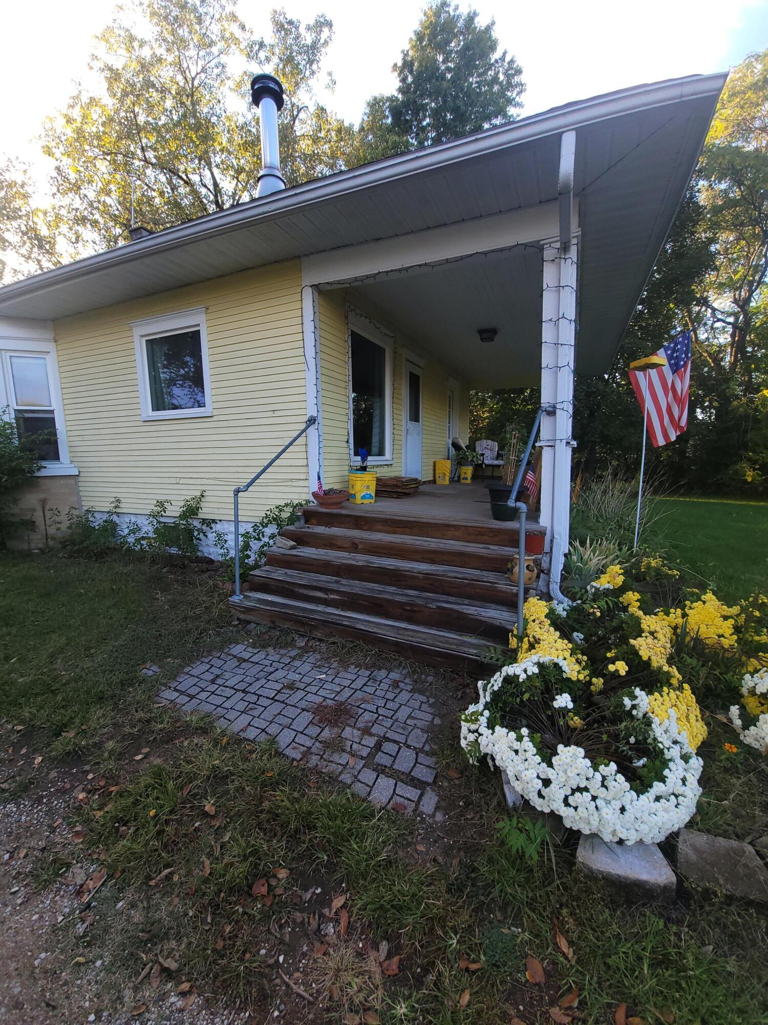 1308 Pipestone Road Benton Harbor, MI 49022 - Photo 1 of 15 Large open Front Porch