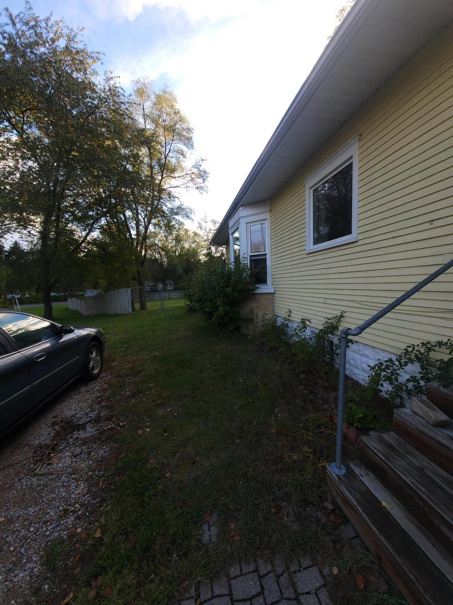 1308 Pipestone Road Benton Harbor, MI 49022 - Photo 2 of 15 Driveway
