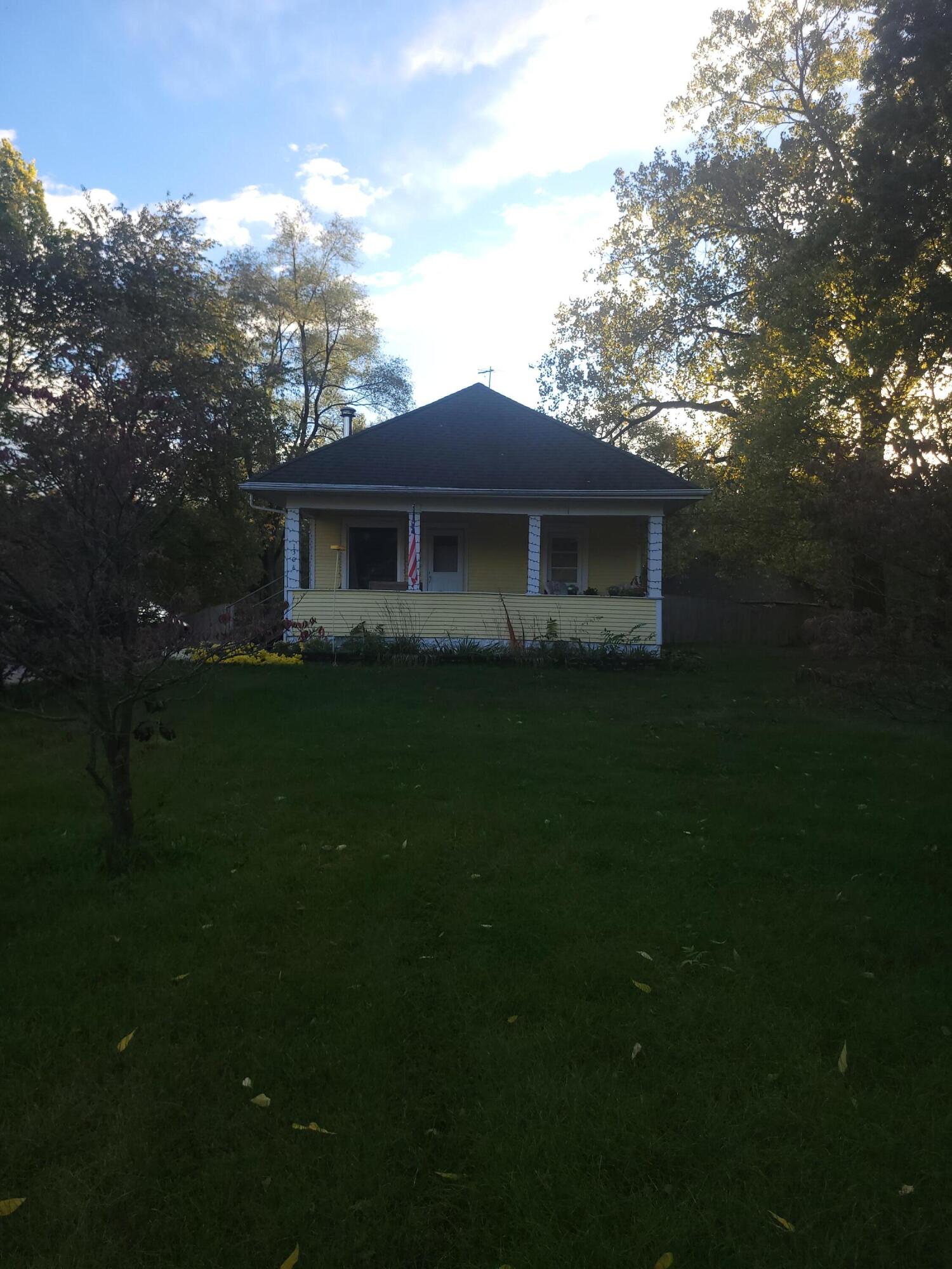 1308 Pipestone Road Benton Harbor, MI 49022 - Photo 3 of 15 Font