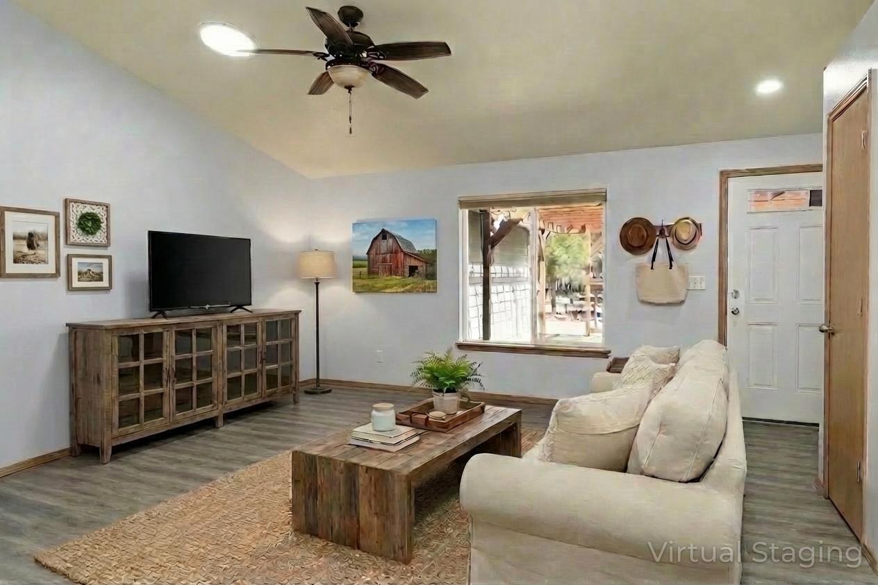 14866 Bluegrass Loop Sisters, OR 97759 - Photo 2 of 23