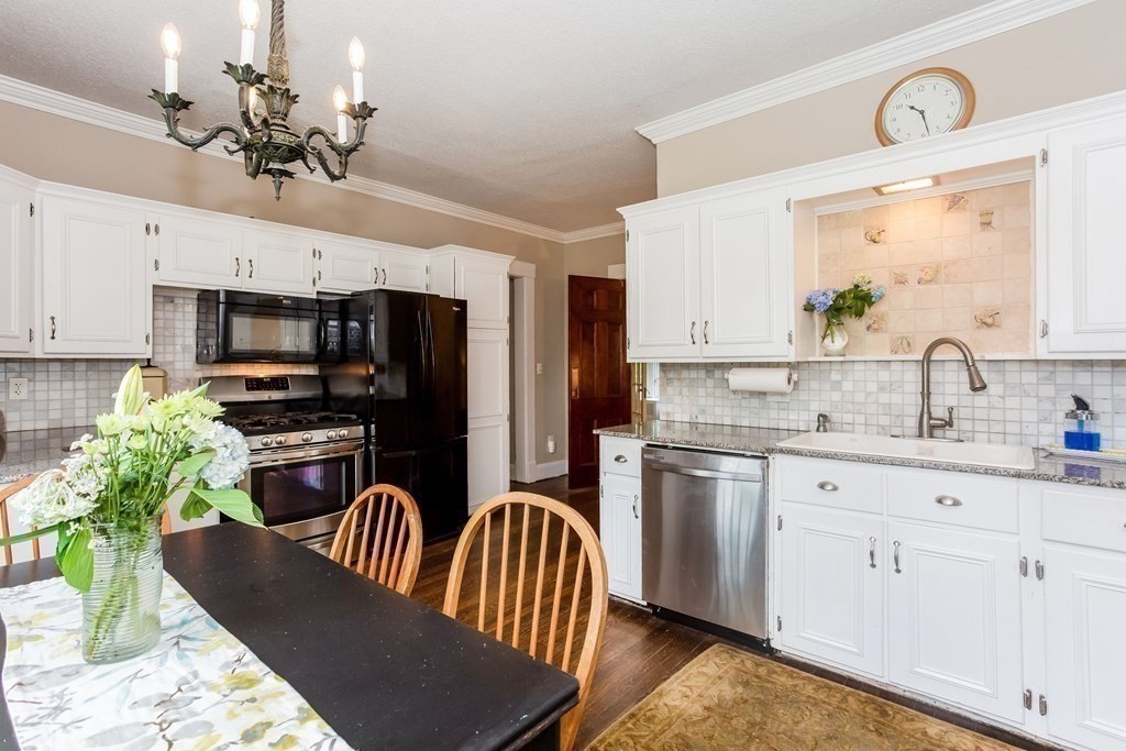 169 Crescent Road Longmeadow, MA 01106 - Photo 4 of 37 Gallery Image 4