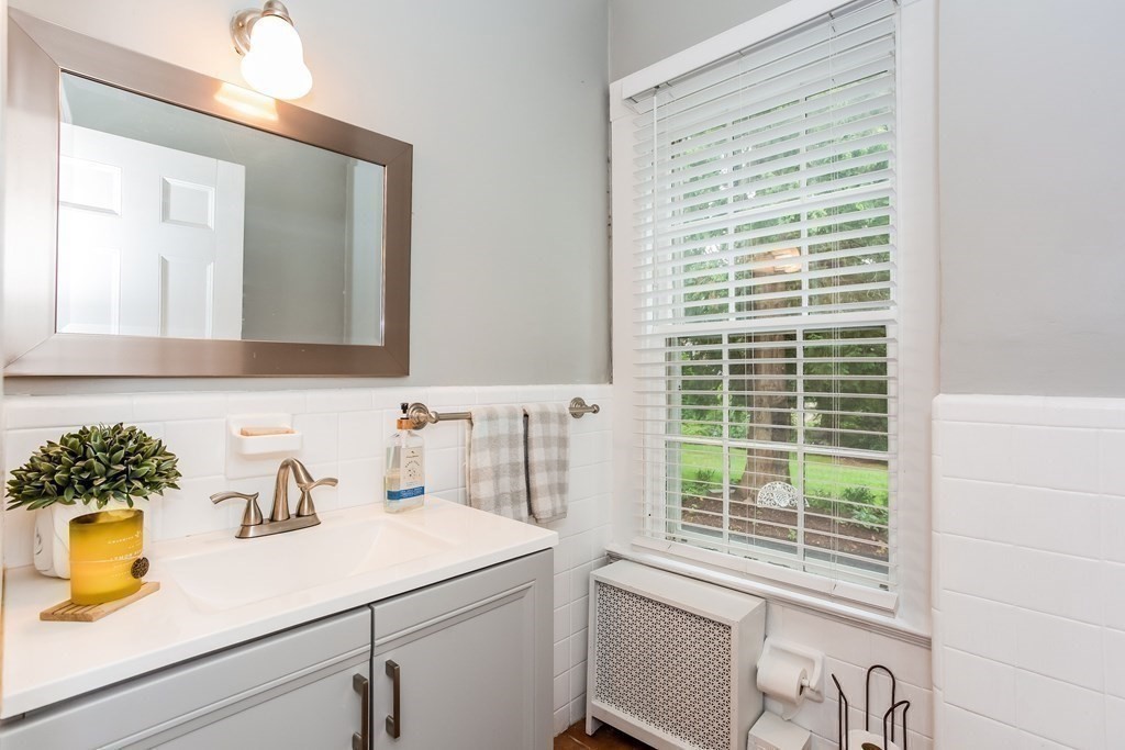 169 Crescent Road Longmeadow, MA 01106 - Photo 6 of 37 Gallery Image 6