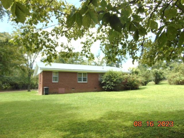 829 Beacon Road Parsons, TN 38363 - Photo 3 of 14 a view of house with yard