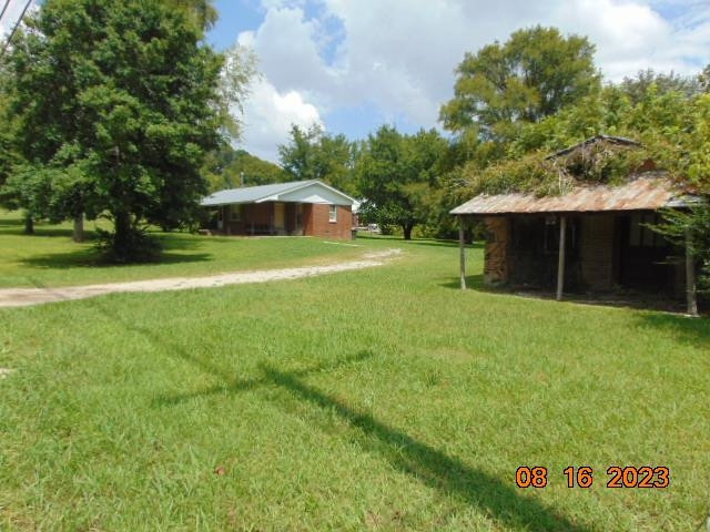 829 Beacon Road Parsons, TN 38363 - Photo 7 of 14 a front view of house with yard and trees