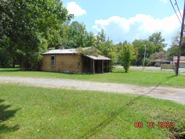 829 Beacon Road Parsons, TN 38363 - Photo 8 of 14 a house with green field in front of it