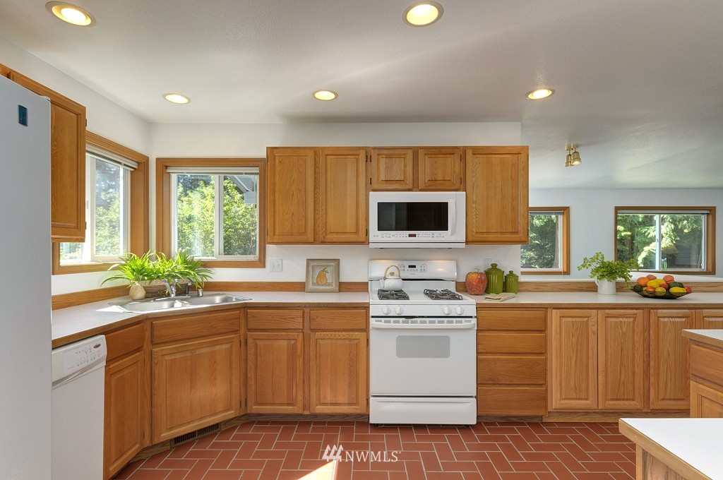 22399 Stottlemeyer Road Northeast Poulsbo, WA 98370 - Photo 4 of 20 Gallery Image 4