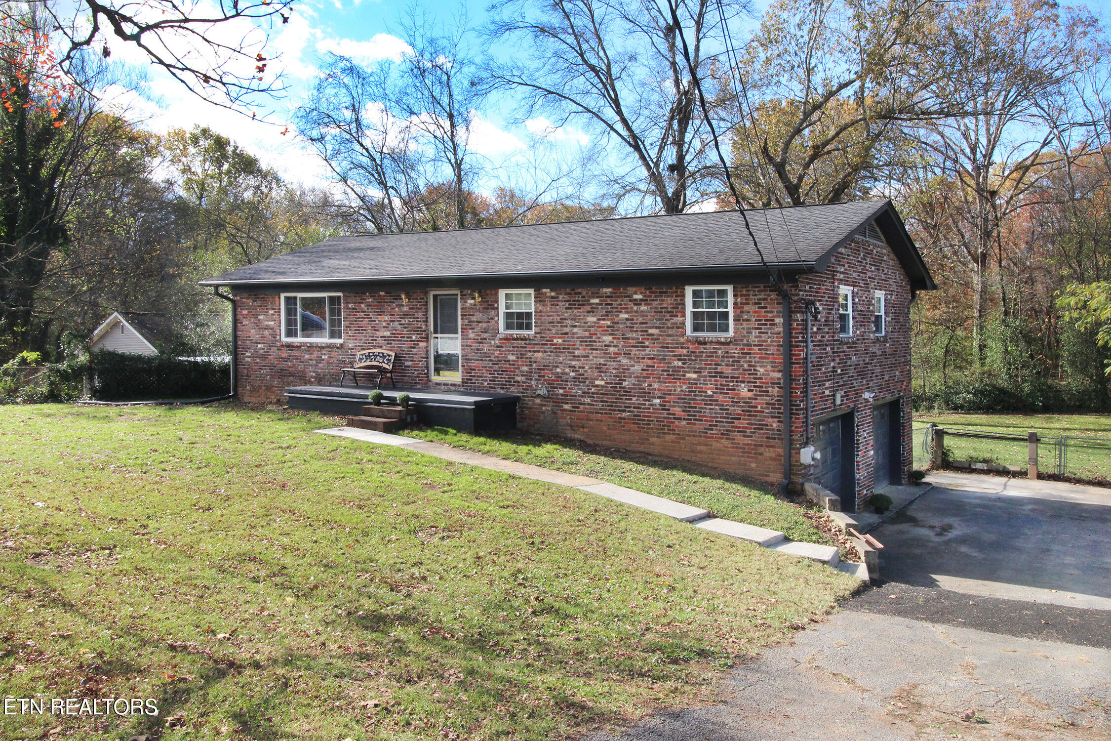4525 East End Road Knoxville, TN 37920 - Photo 1 of 40 IMG_0293