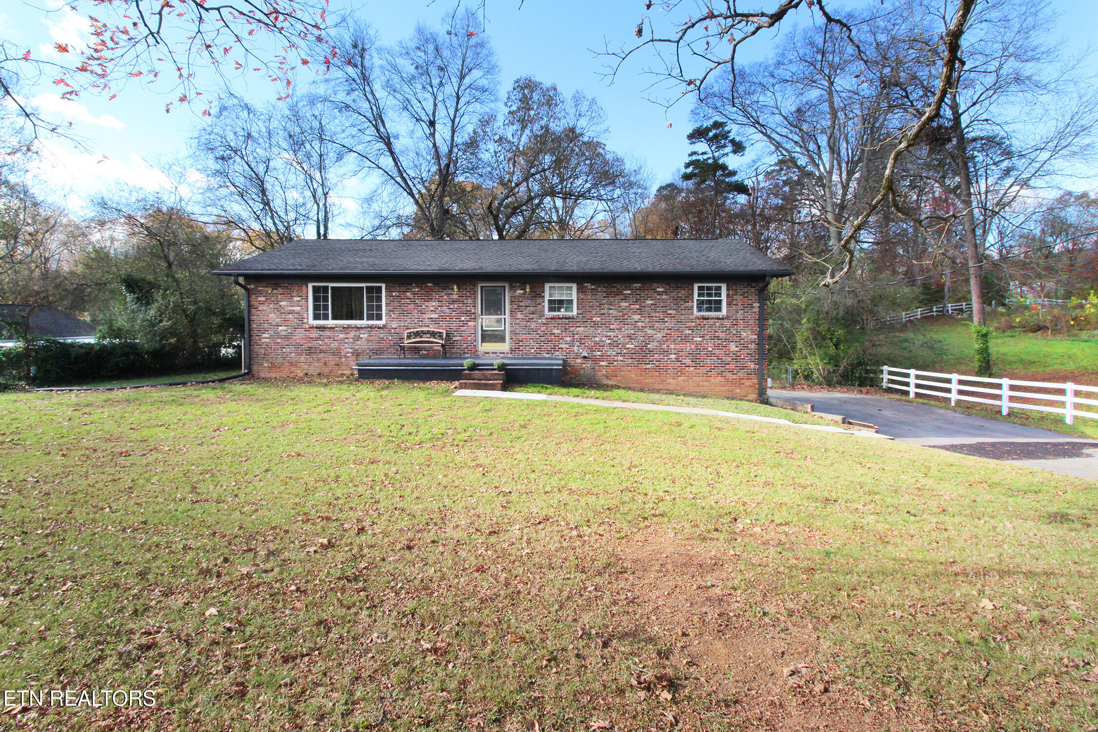 4525 East End Road Knoxville, TN 37920 - Photo 2 of 40 IMG_0296