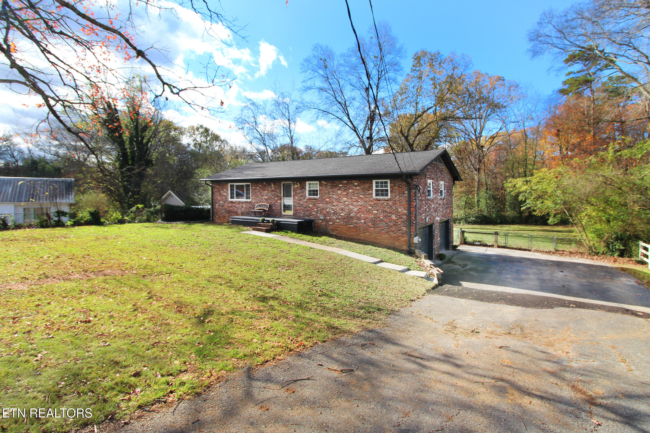 4525 East End Road Knoxville, TN 37920 - Photo 4 of 40 IMG_0291