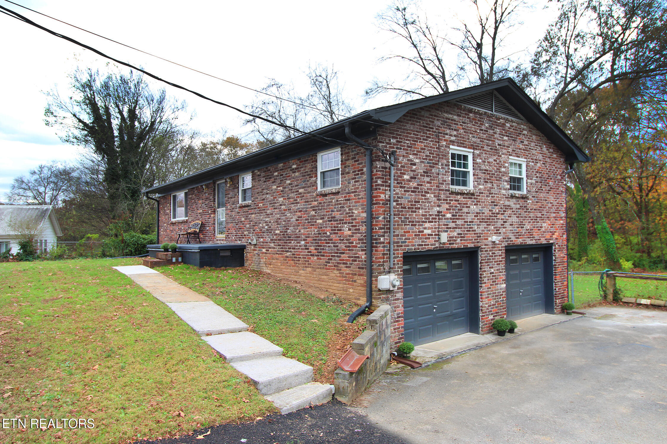 4525 East End Road Knoxville, TN 37920 - Photo 5 of 40 IMG_0097
