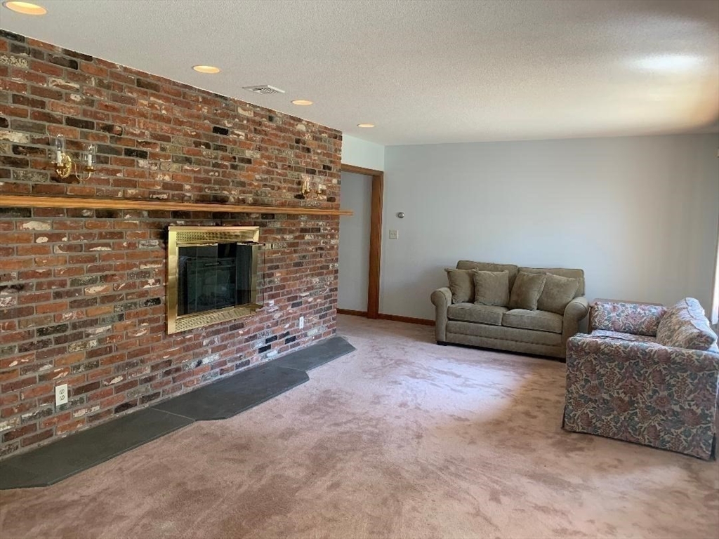 53 Hampden Road East Longmeadow, MA 01028 - Photo 14 of 41