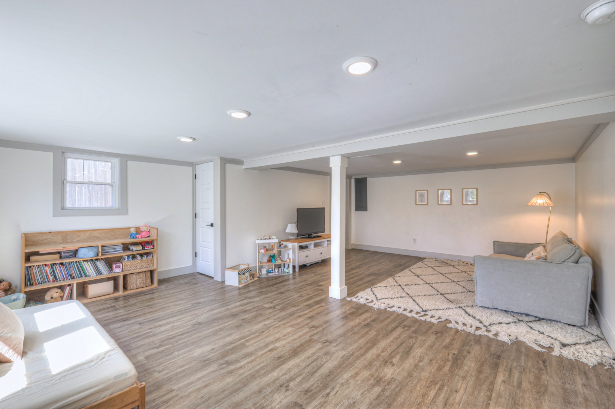 691 Harding Place Nashville, TN 37211 - Photo 35 of 54 a living room with furniture and a wooden floor