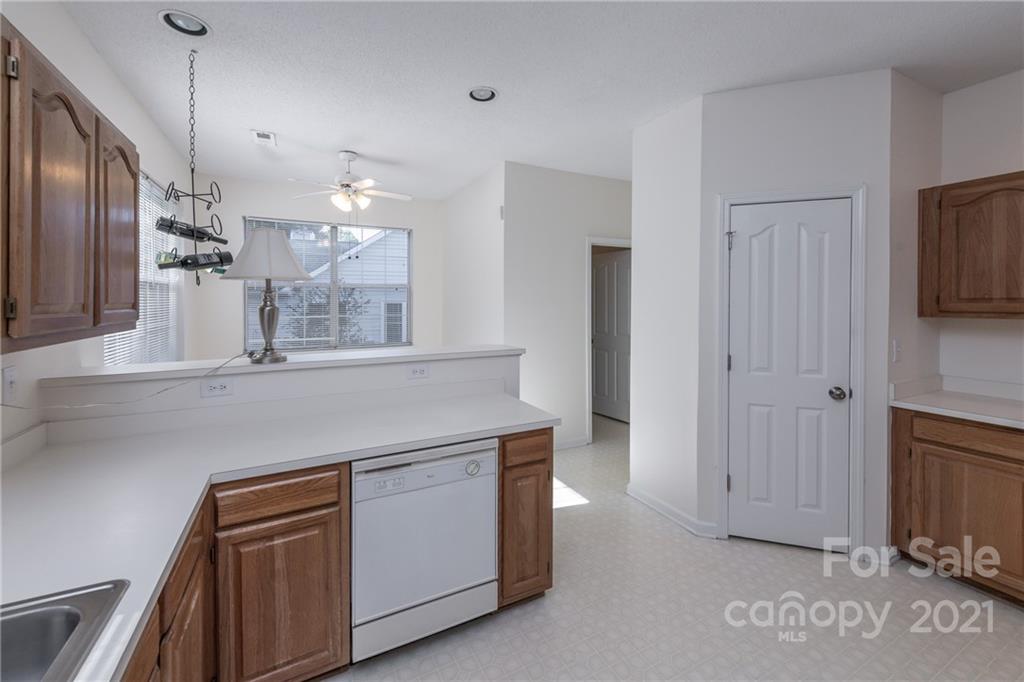 11813 Old Timber Road Charlotte, NC 28269 - Photo 12 of 28 Gallery Image 12