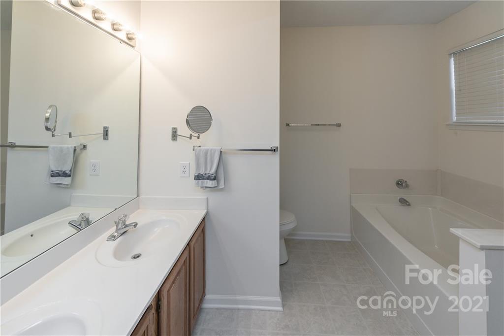 11813 Old Timber Road Charlotte, NC 28269 - Photo 15 of 28 Gallery Image 15