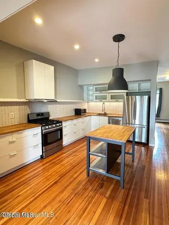 $1,700 | 53 3rd Street, Unit 3A, Troy, NY 12180