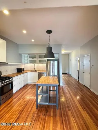 $1,700 | 53 3rd Street, Unit 3A, Troy, NY 12180