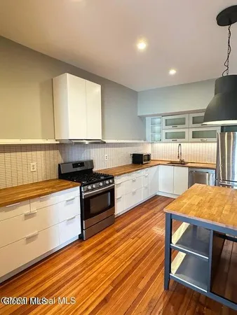 $1,700 | 53 3rd Street, Unit 3A, Troy, NY 12180