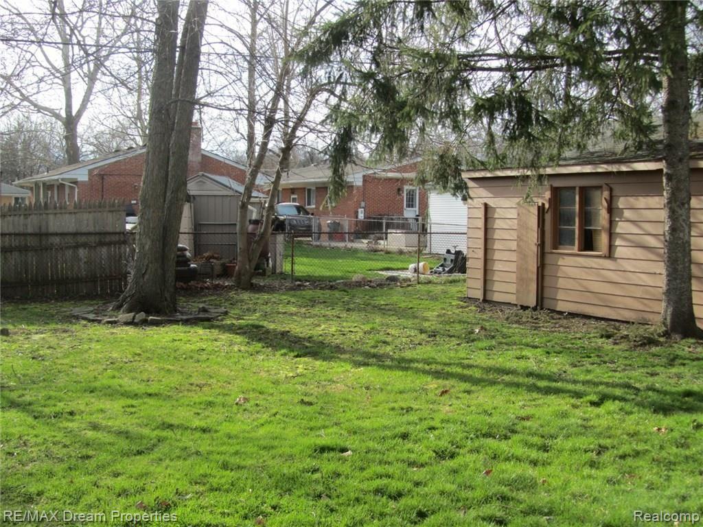 19357 Inkster Road Livonia, MI 48152 - Photo 3 of 16
