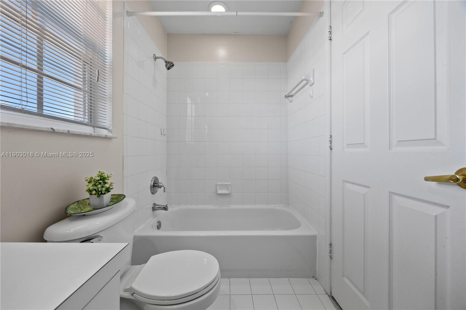 2658 Southwest 189th Avenue Miramar, FL 33029 - Photo 33 of 67 a bathroom with a toilet and a bath tub