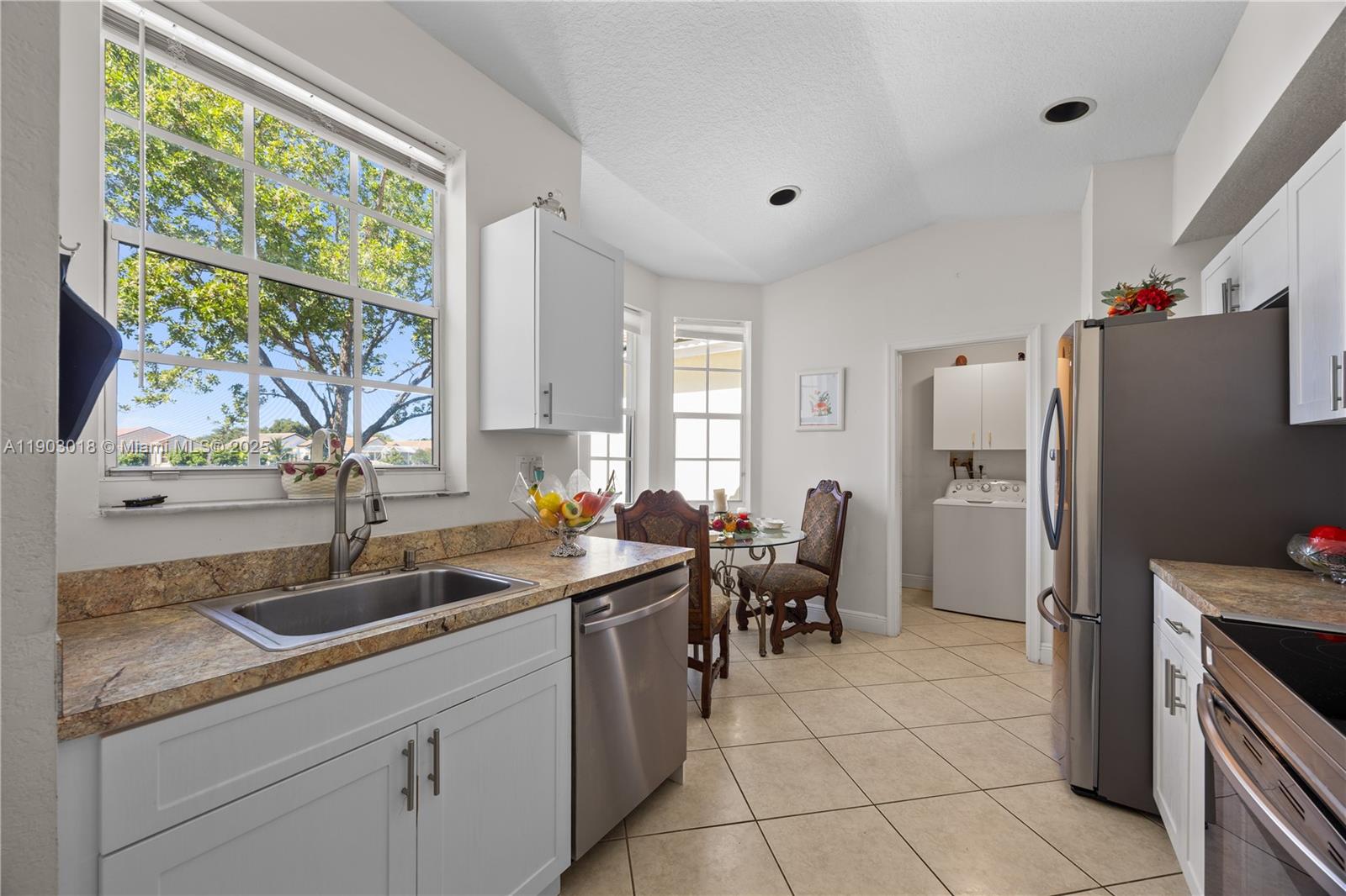 2658 Southwest 189th Avenue Miramar, FL 33029 - Photo 6 of 67