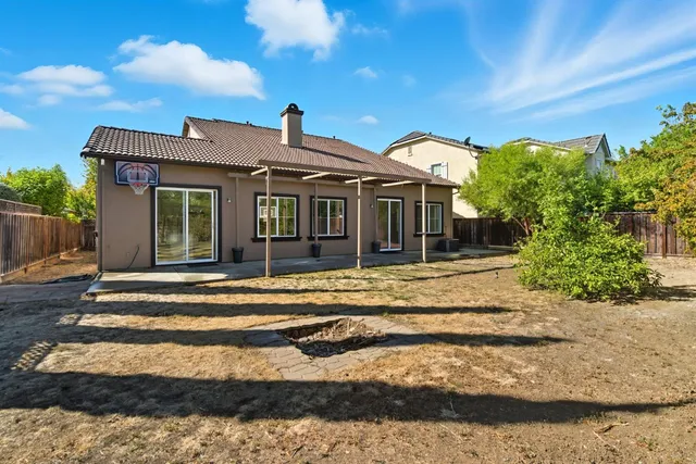 $959,800 | 155 East Heritage Drive, Mountain House, CA 95391