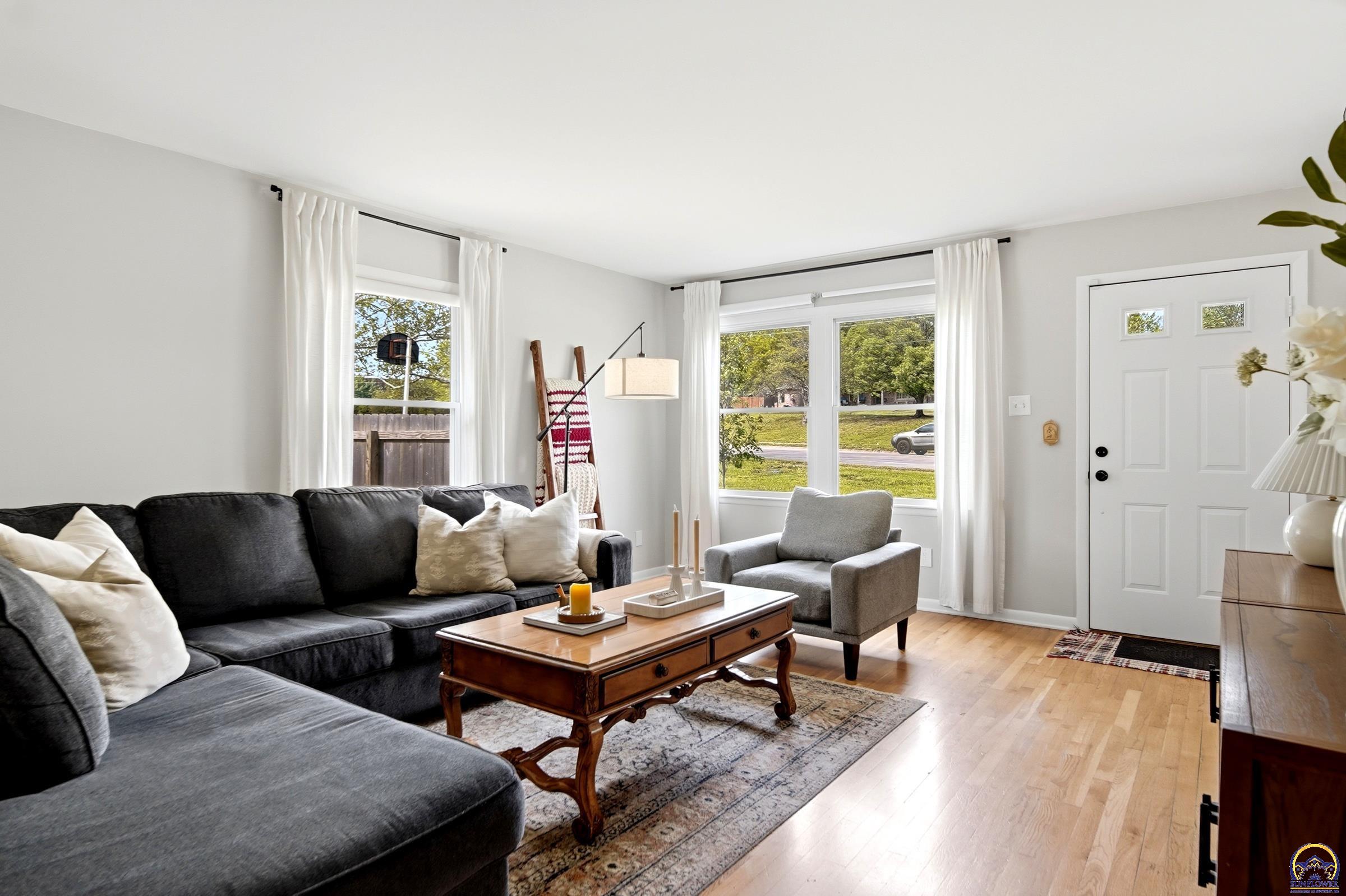 3106 Southwest Burlingame Road Topeka, KS 66611 - Photo 3 of 28