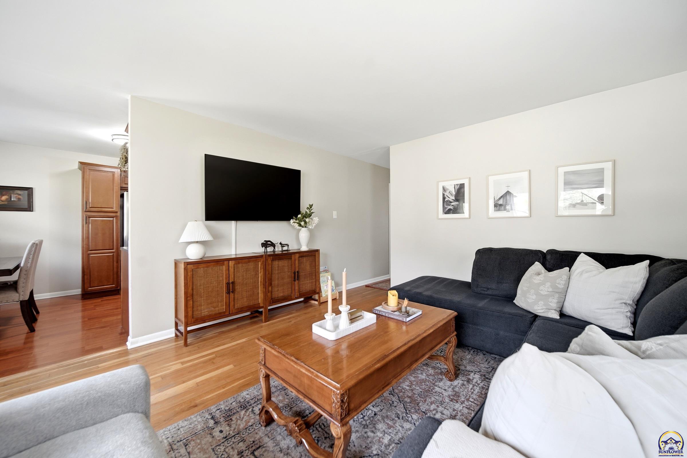 3106 Southwest Burlingame Road Topeka, KS 66611 - Photo 5 of 28