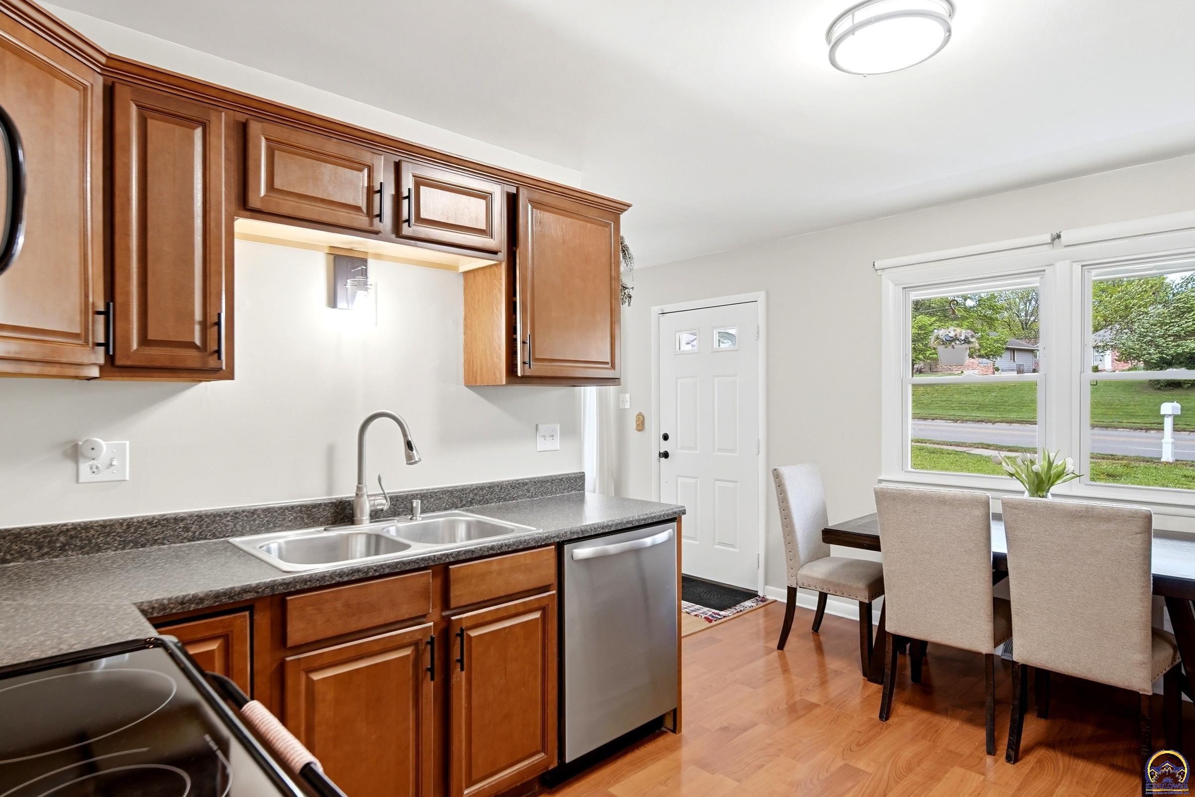 3106 Southwest Burlingame Road Topeka, KS 66611 - Photo 7 of 28