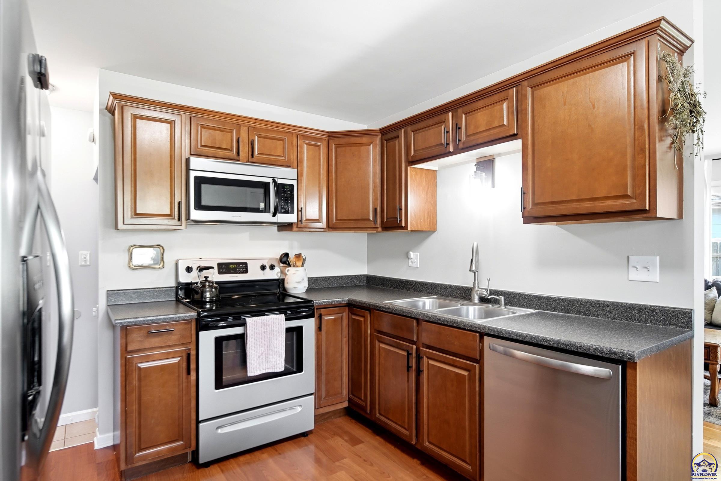 3106 Southwest Burlingame Road Topeka, KS 66611 - Photo 8 of 28