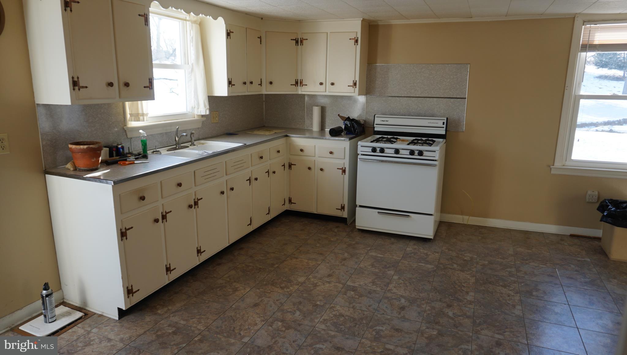793 Biesecker Road Thomasville, PA 17364 - Photo 7 of 21 Gallery Image 7