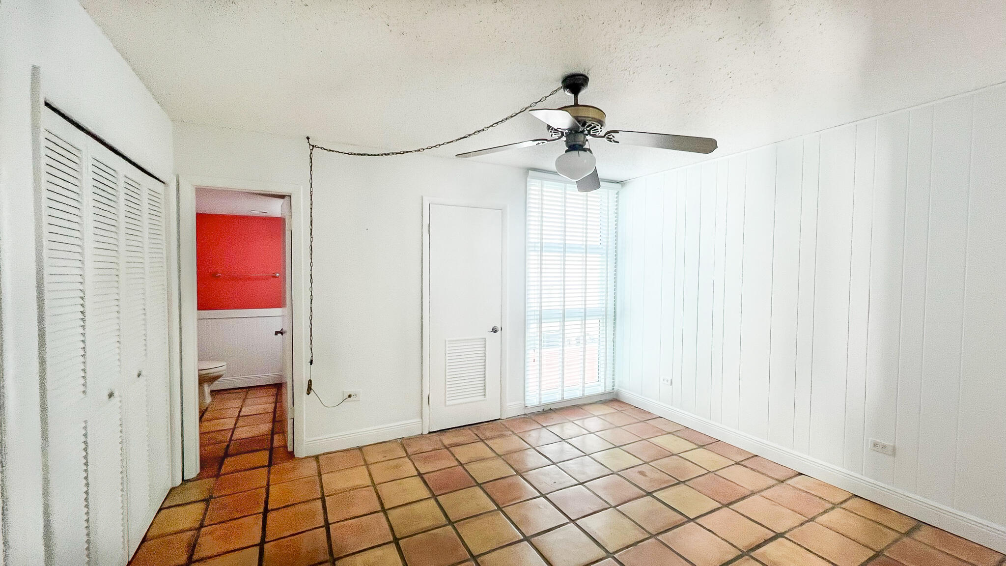 188 Atlantic Boulevard, Unit B Key Largo, FL 33037 - Photo 12 of 22 Ensuite Bathroom